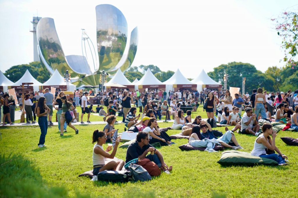 Plaza de la Floralis Genérica
